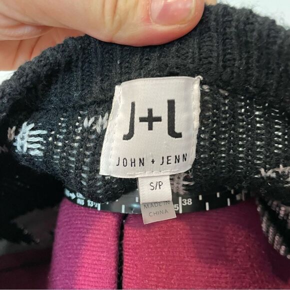 John + Jenn Christopher Camo Sweater Black Purple Relaxed Fit S/M - Picture 4 of 9